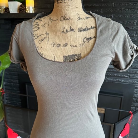 Women’s Tan Velvet by Graham & Spencer Short-Sleeve Fitted Tee , Size L - Picture 7 of 8